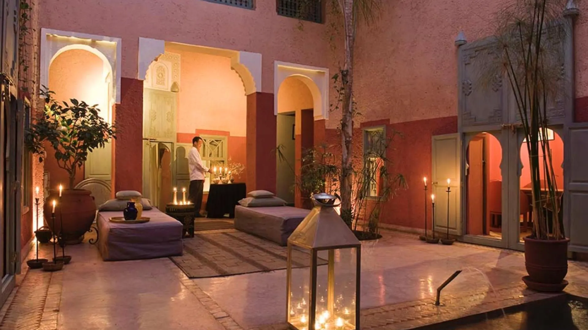 Exclusive And Stylish 4-Bedroom Riad With Plunge Pool مراكش 0*,